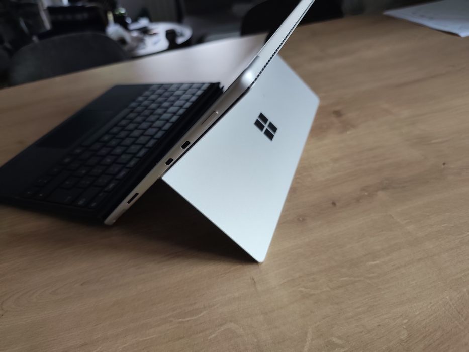 Microsoft surface Pro 8 i5/16/512