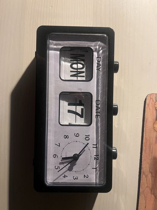 Календар, годинник і будильник