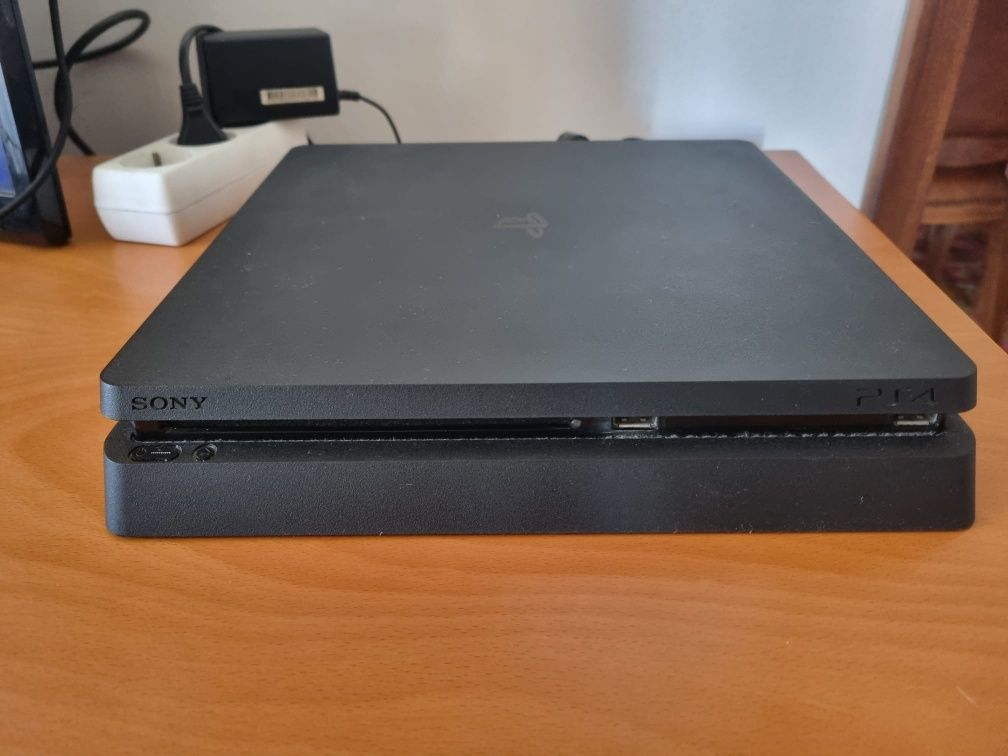 Play station 4 Slim 1TB