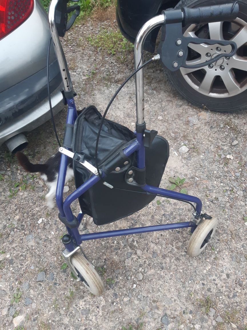 Balkonik,chodzik rehabilitacyjny z torbą trzykołowy