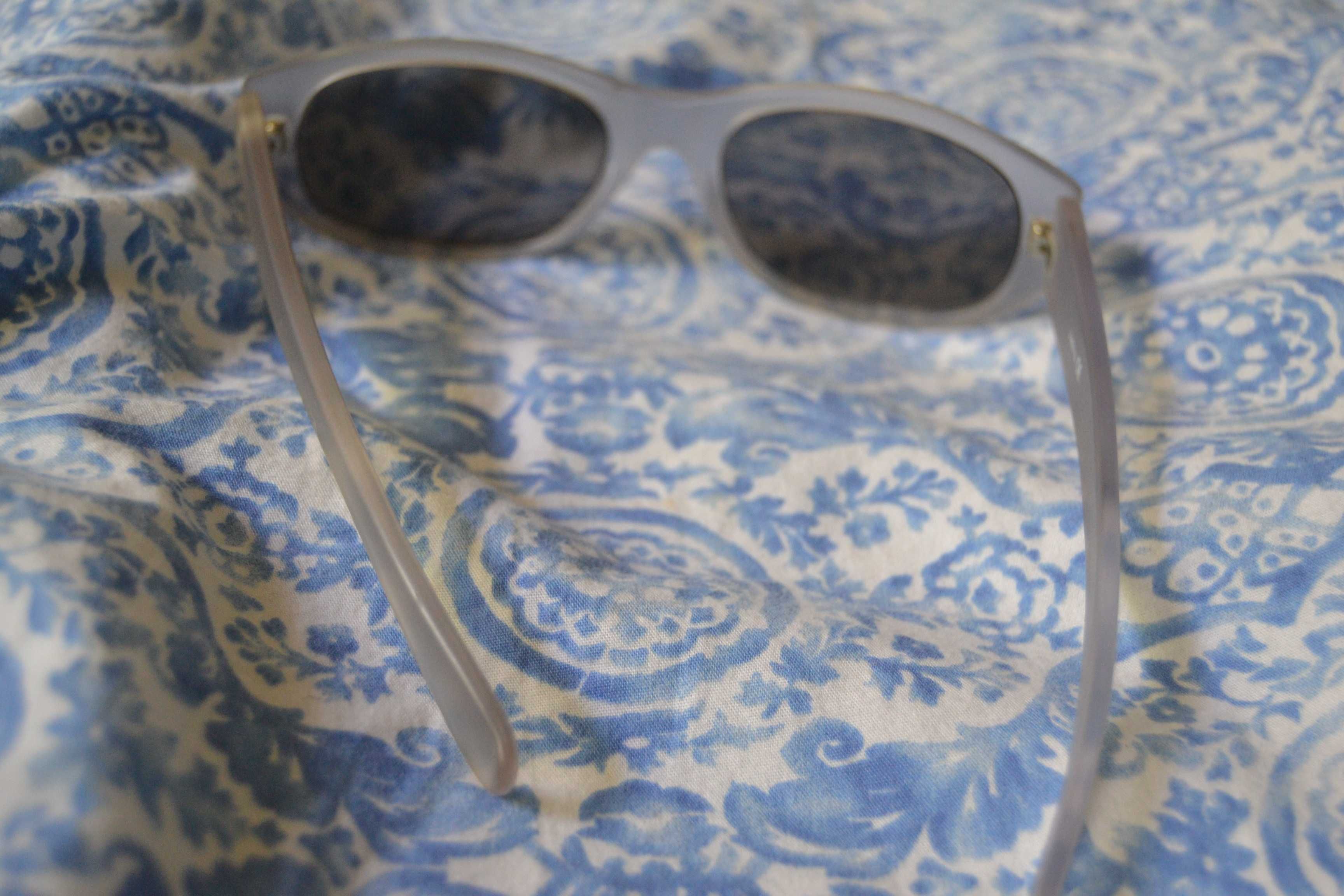 Okulary przeciwsłoneczne gruby szary przeźroczysty plastik