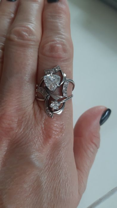 Продам кольцо серебрянное