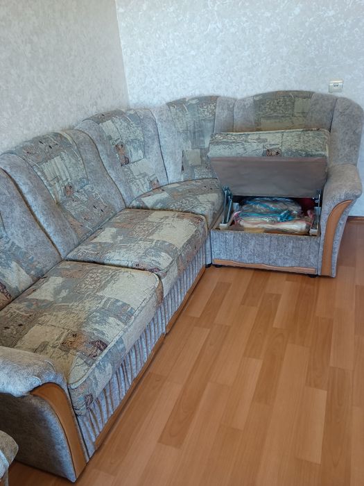 Диван угловой та кресло