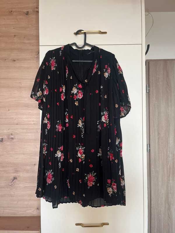 Czarny plisowany kombinezon w kwiaty Brach Brach S 36