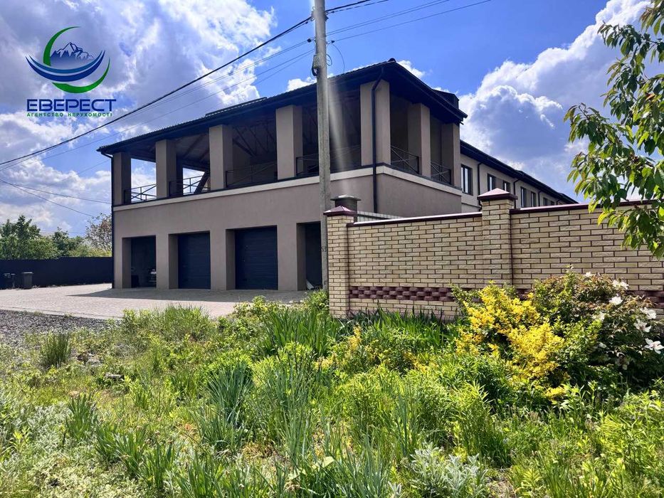 Продаж таунхауса в межах міста Луцька! Ціна 400 дол.за кв.м.!