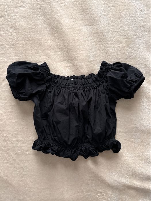 Czarny bawełniany top z bufiastymi rękawkami Bershka