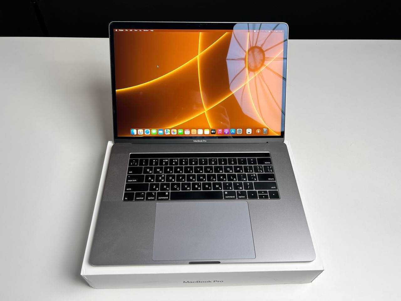 USED MacBook Pro 15" Space Gray (MR932) 2018