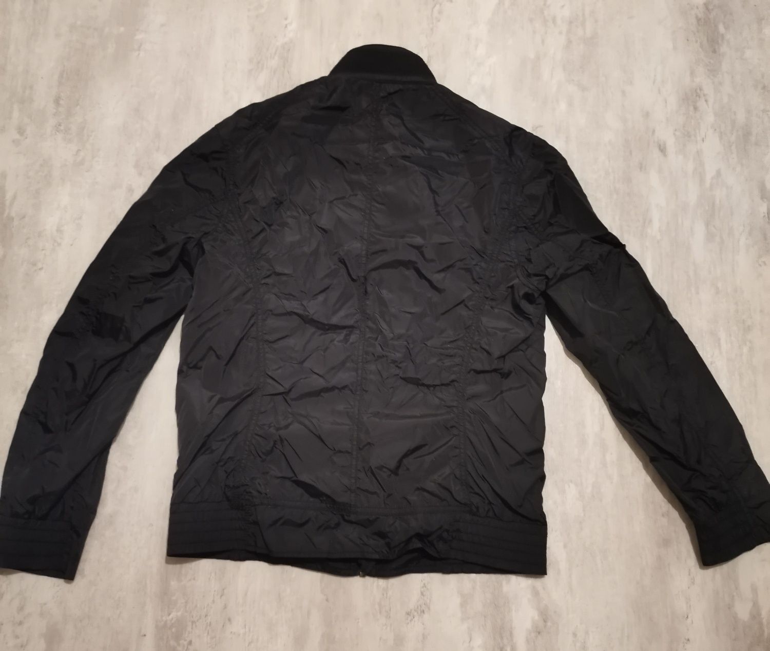 Продам чоловічу куртку Calvin Klein!