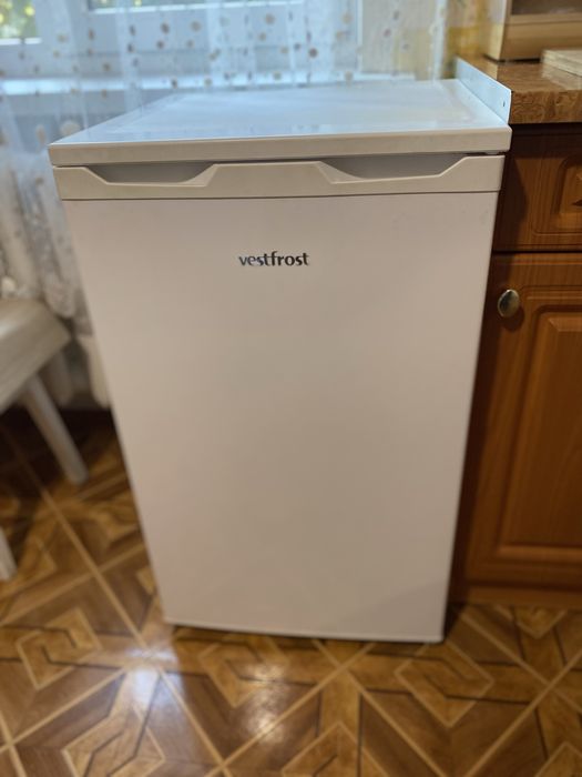 Морозильна камера Vestfrost CMF085W