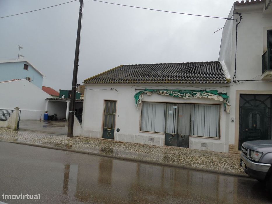 Edifício Comercial em Palmela - Oportunidade Única por 163.000€