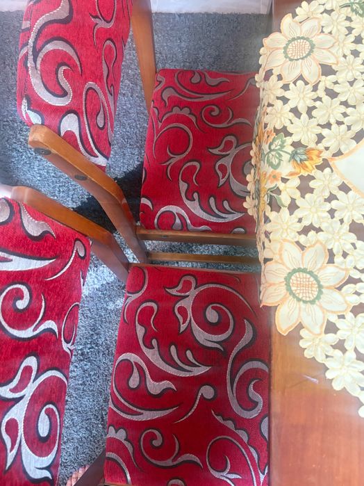 Продаємо стільці, стан нових