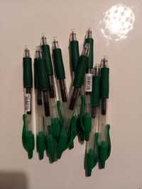 Długopis żelowy Pilot Bl-G2-5-G o kolorze zielonym.