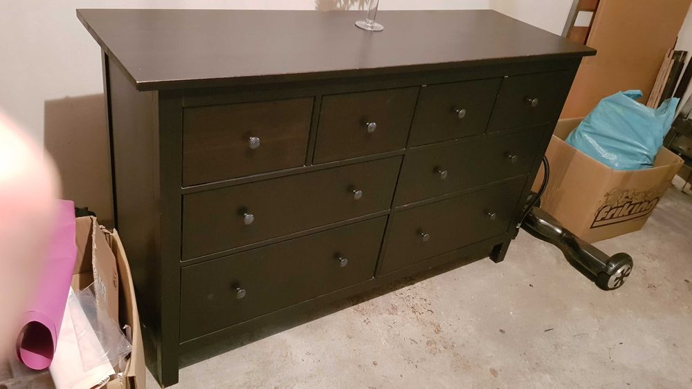 Cómoda castanha em muito bom estado!