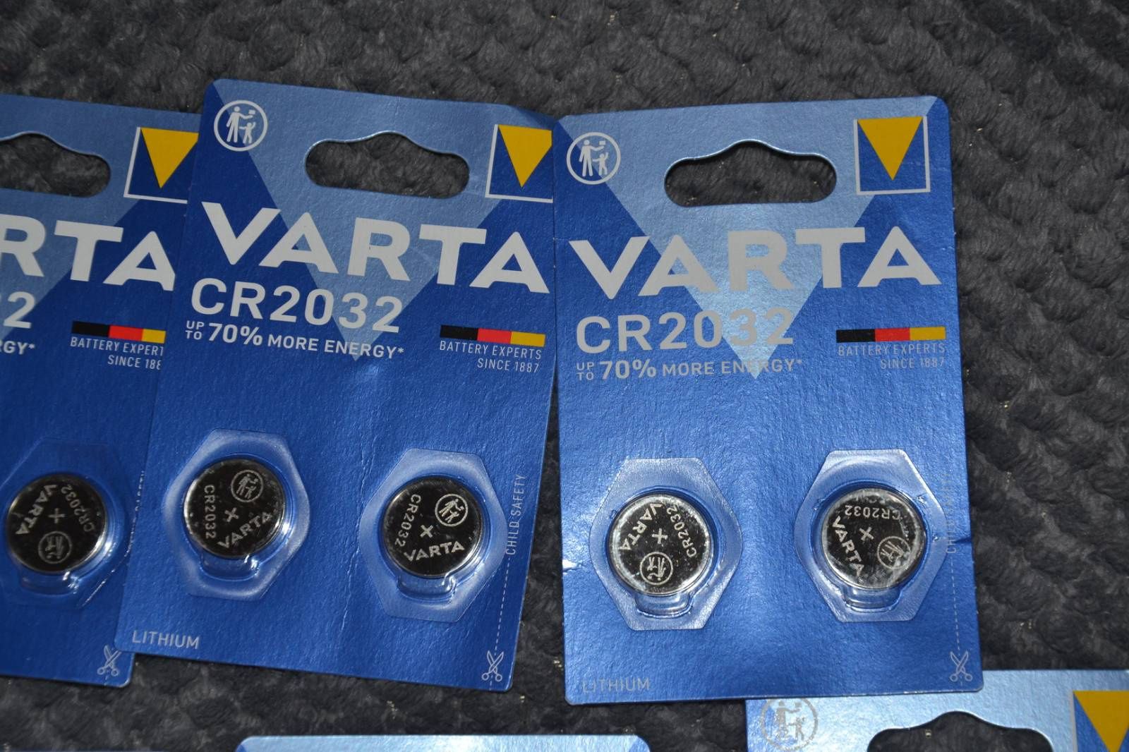 Батарейка типу таблетка плоская Varta CR 2032 оригінал из Германии