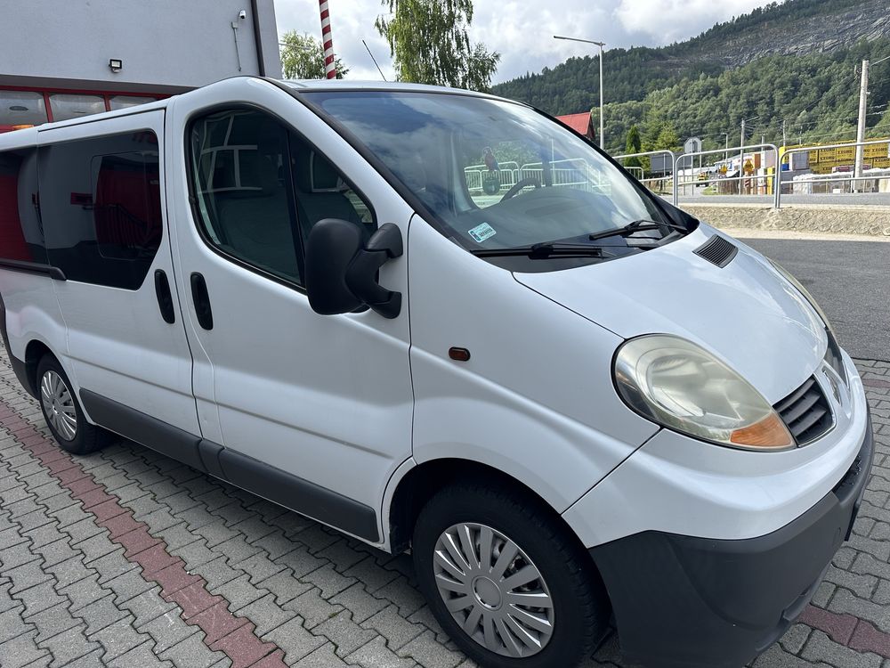 Renault Trafic 2.0 DCI 9 osób klima zadbany Środek jak nowy 2x koła
