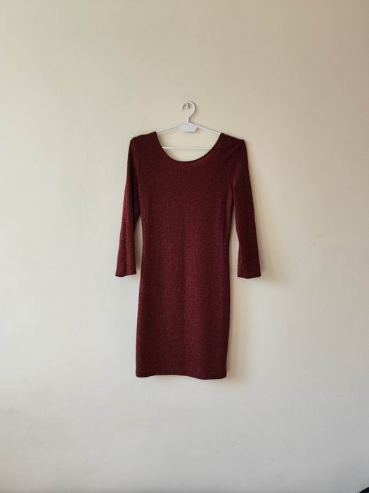 Bordowa sukienka z odkrytymi plecami S