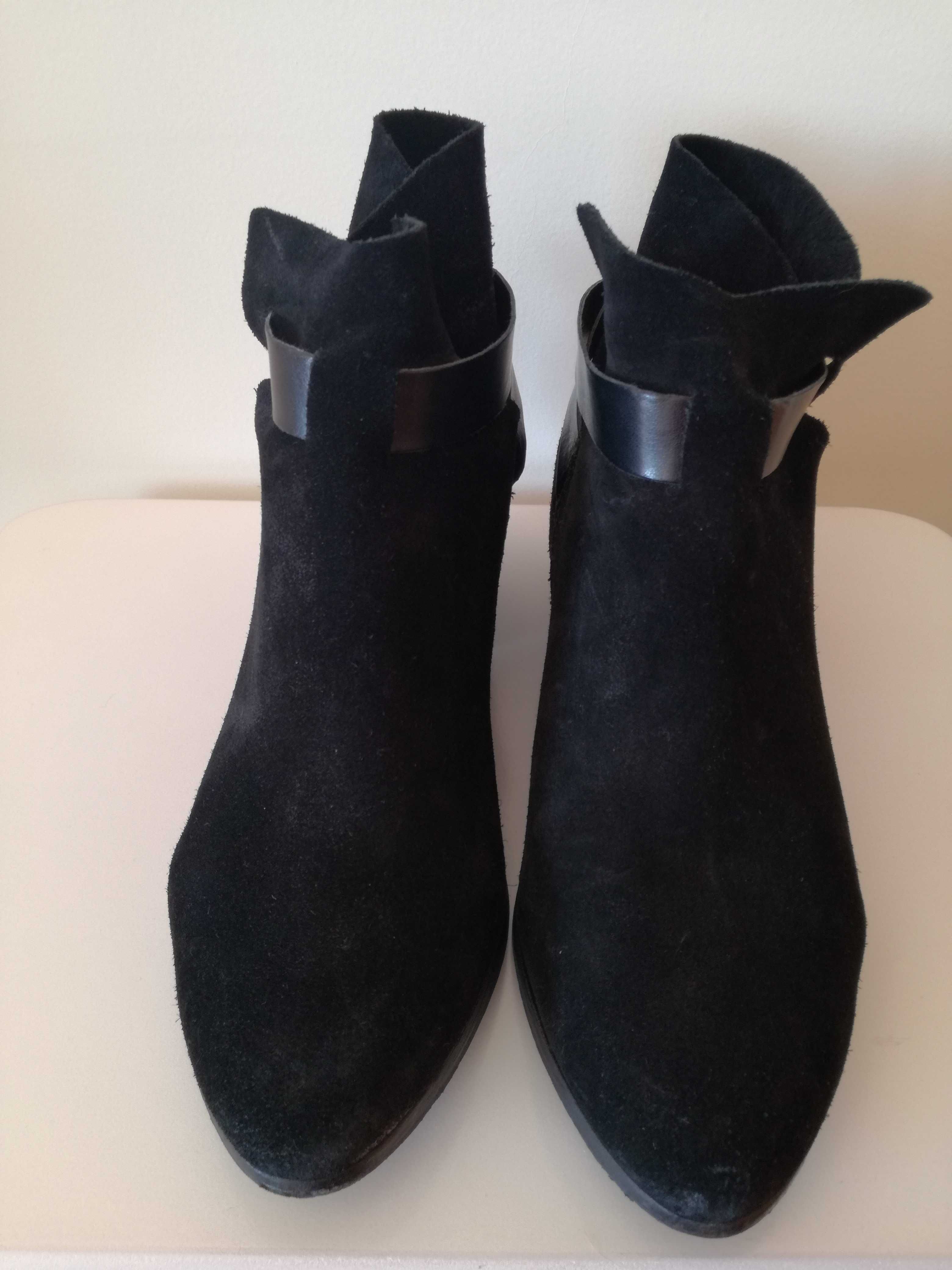 Botins pretos em pele Tam.40 da Bershka