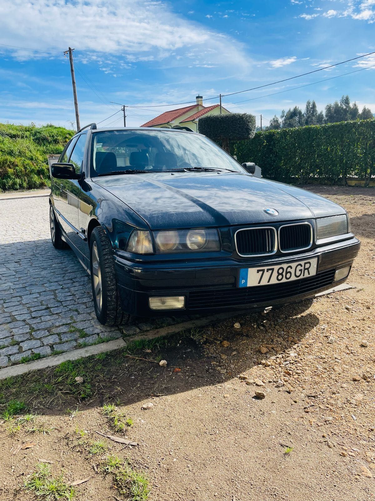 BMW para toda familia, espaçosa e confortável, bancos de couro.