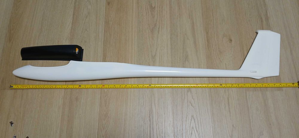 Kadłub modelu szybowca motoszybowca z kabiną firmy Hacker