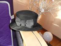 Piękny kapelusz czarny z kokardą klasyczny