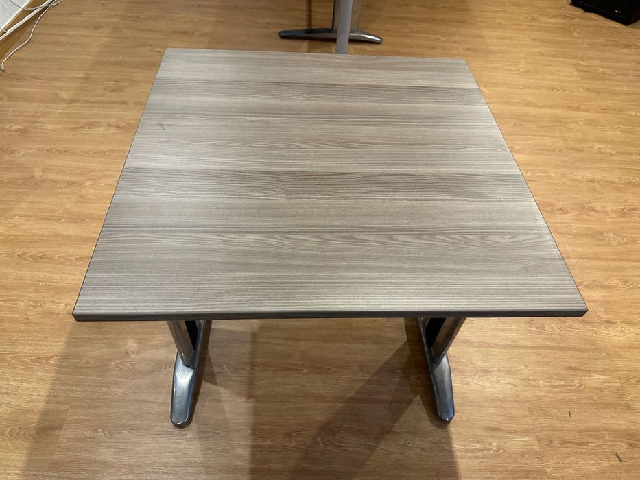 Conjunto de escritório - Secretaria, mesa e cadeiras, armarios