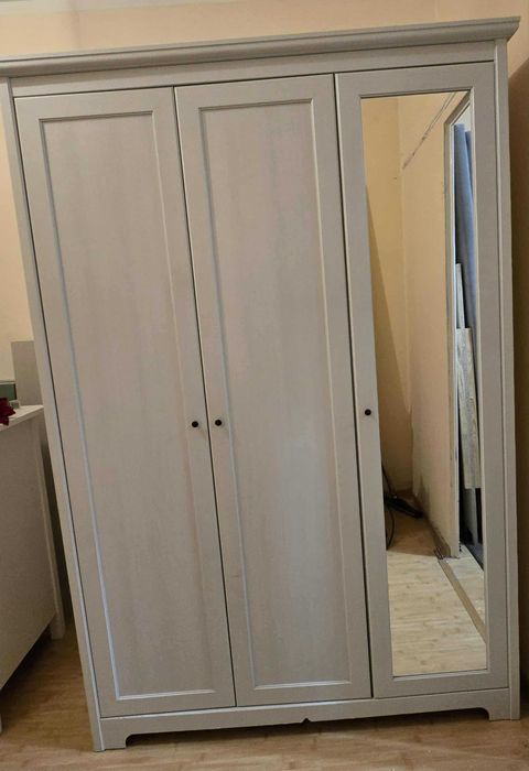 Szafa  dwudrzwiowa z lustrem