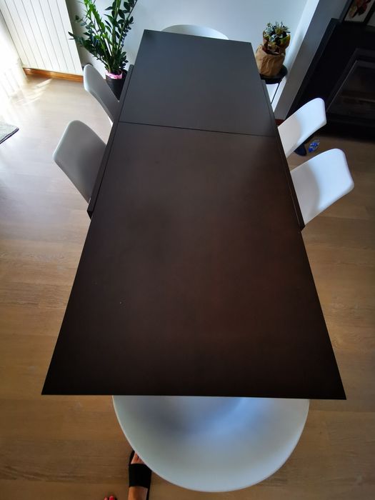 Mesa extensível e 6 cadeiras