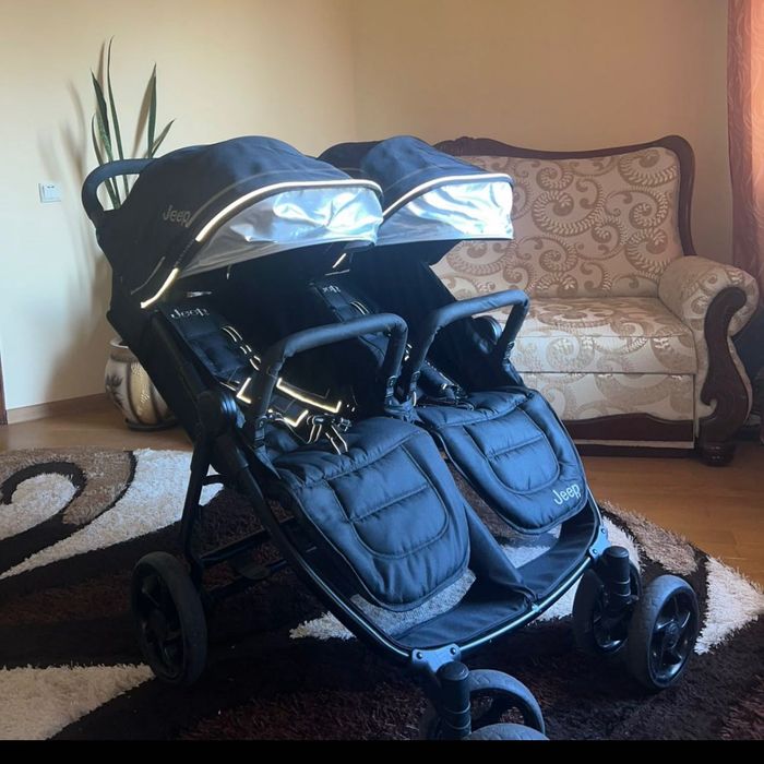 Коляска для двійні