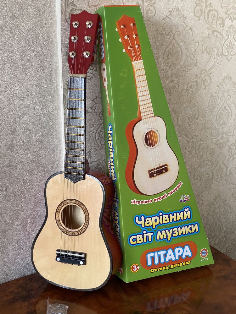 Гітара дерев’яна з медіатором дитяча