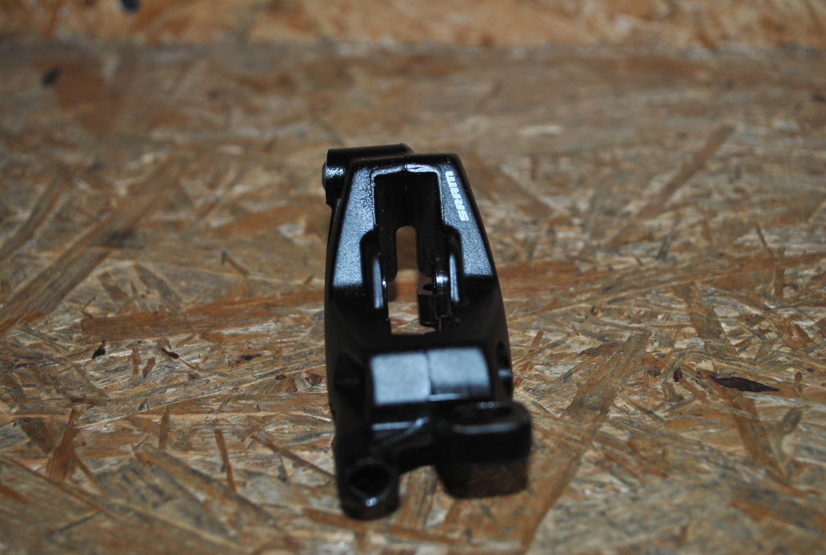 Iealny Zacisk hamulca tarczowego SRAM DB8 Enduro 4 tłoki