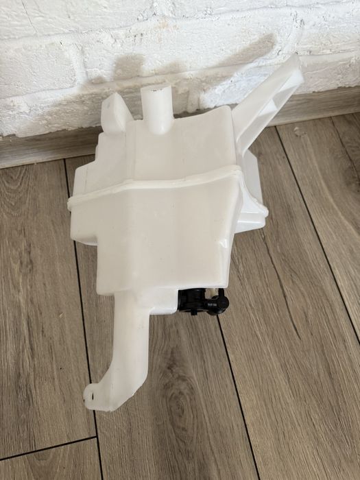 Бачок омивача Nissan Rogue Sport J11