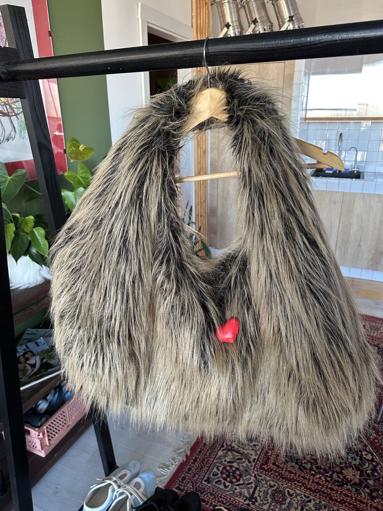 Сумка хутряна margie xxl balenciaga opium miu miu