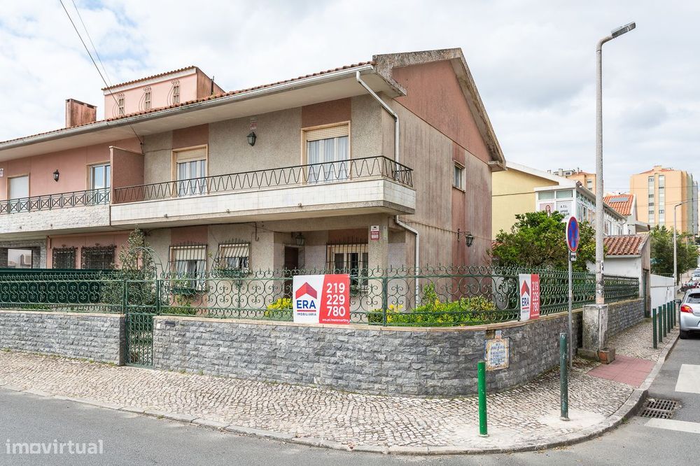 Maravilhosa Moradia com 5 Quartos em Localização Privilegiada