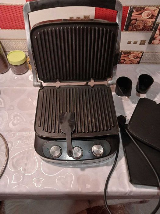. Гриль DeLonghi.