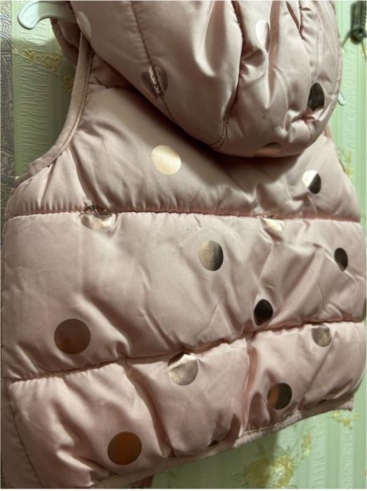 Жилетка для дівчинки пудрового кольору