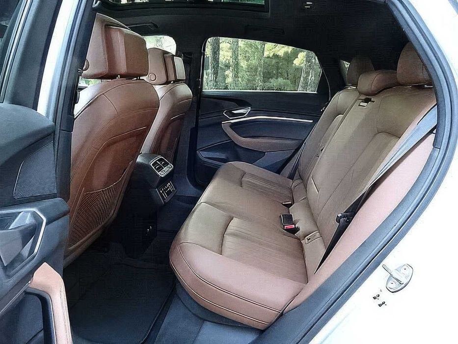 Audi e-tron Premium S Line Sportback      2022