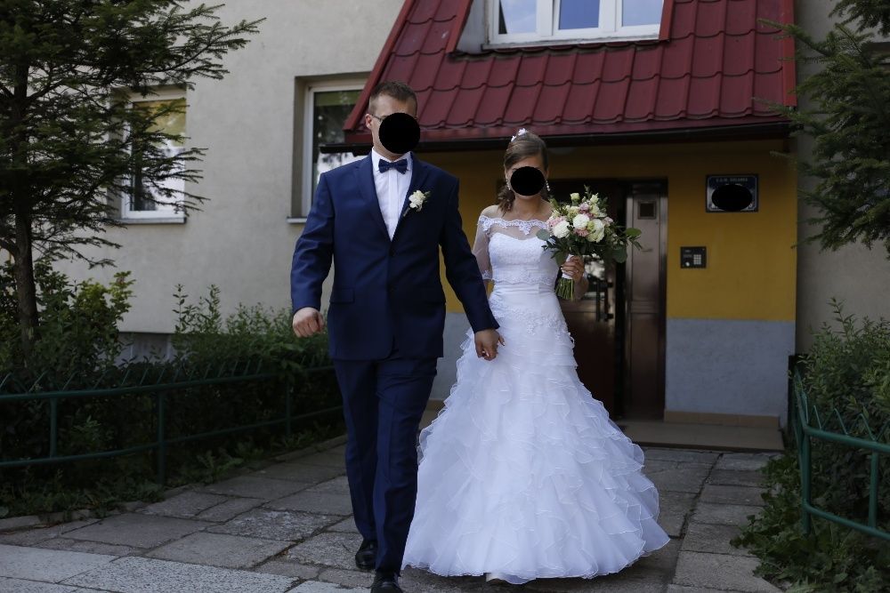 Suknia ślubna śnieżna biel falbany gorset odsłonięta góra