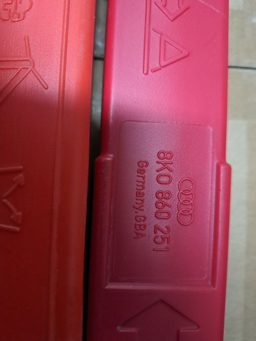 Trójkąt ostrzegawczy BMW, AUDI