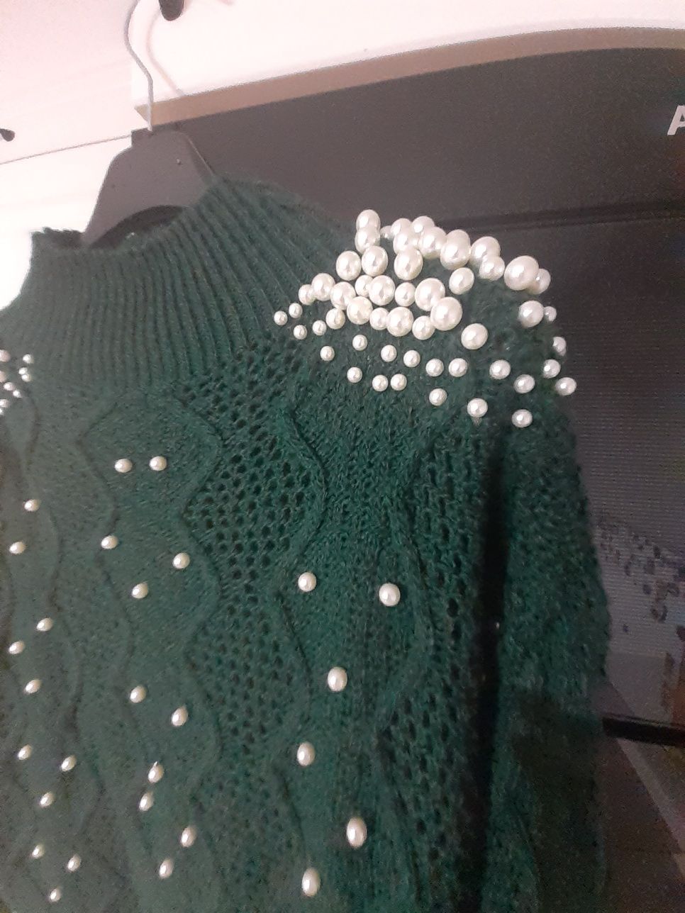 Śliczny jak nowy sweterek S, M, L,  Zielona butelka   perłami, Made in
