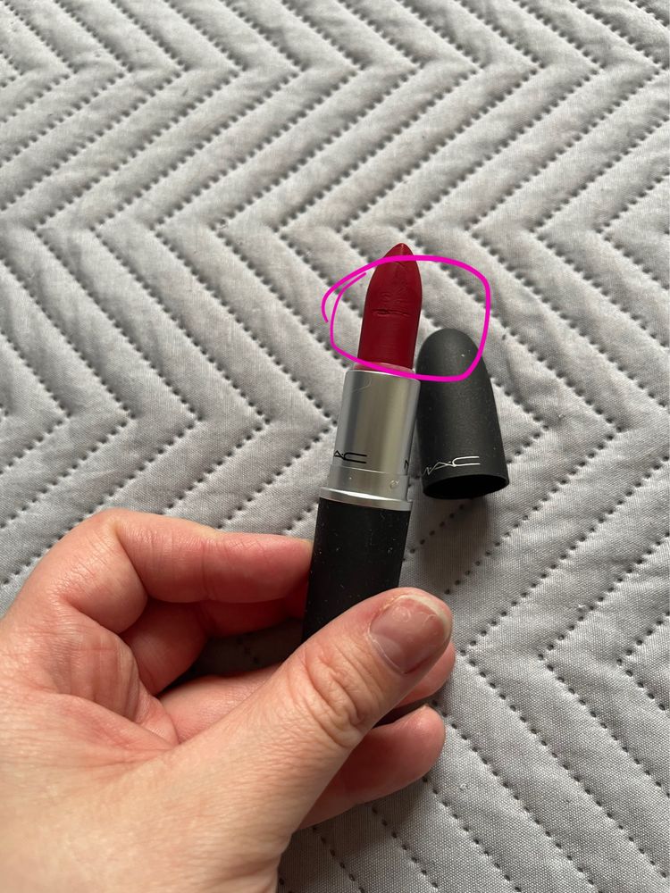 MAC Cosmetics matowa pudrowa pomadka do ust odcień 922 Werk Werk Werk