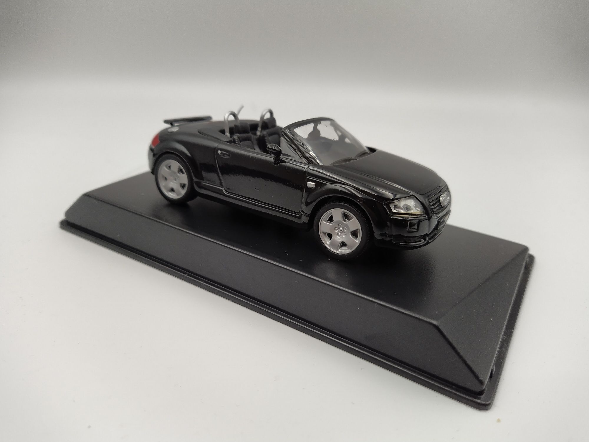 Audi TT cabriolet Skala 1:43