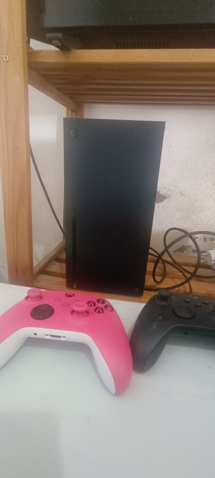 Xbox series X 1Tb 3 meses de uso . Nova com 2 comandos