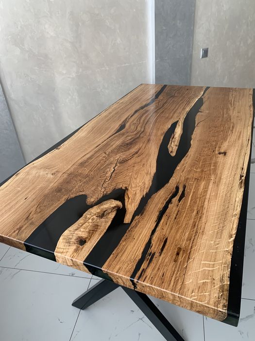 Стіл з епоксидної смоли