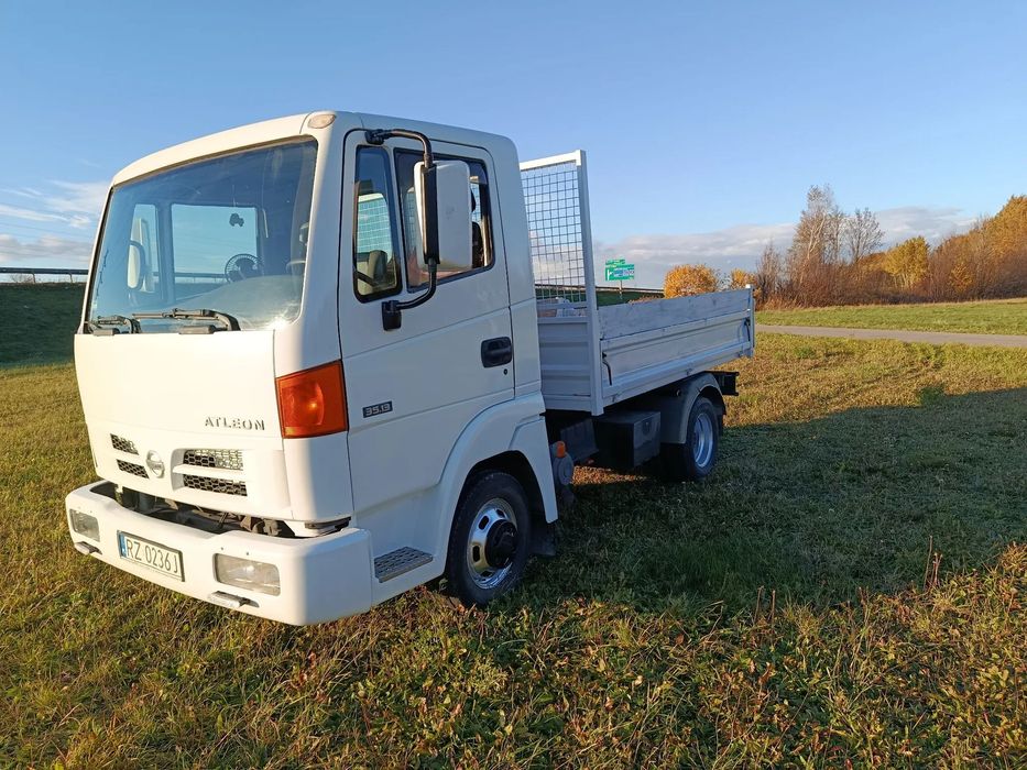 Nissan Atleon  Nissan Atleon,  niski przebieg, Oryginalny mocny wywrot!