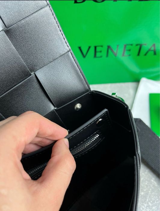 Bottega Veneta Cassette сумка чорна шкіряна чоловіча мужская