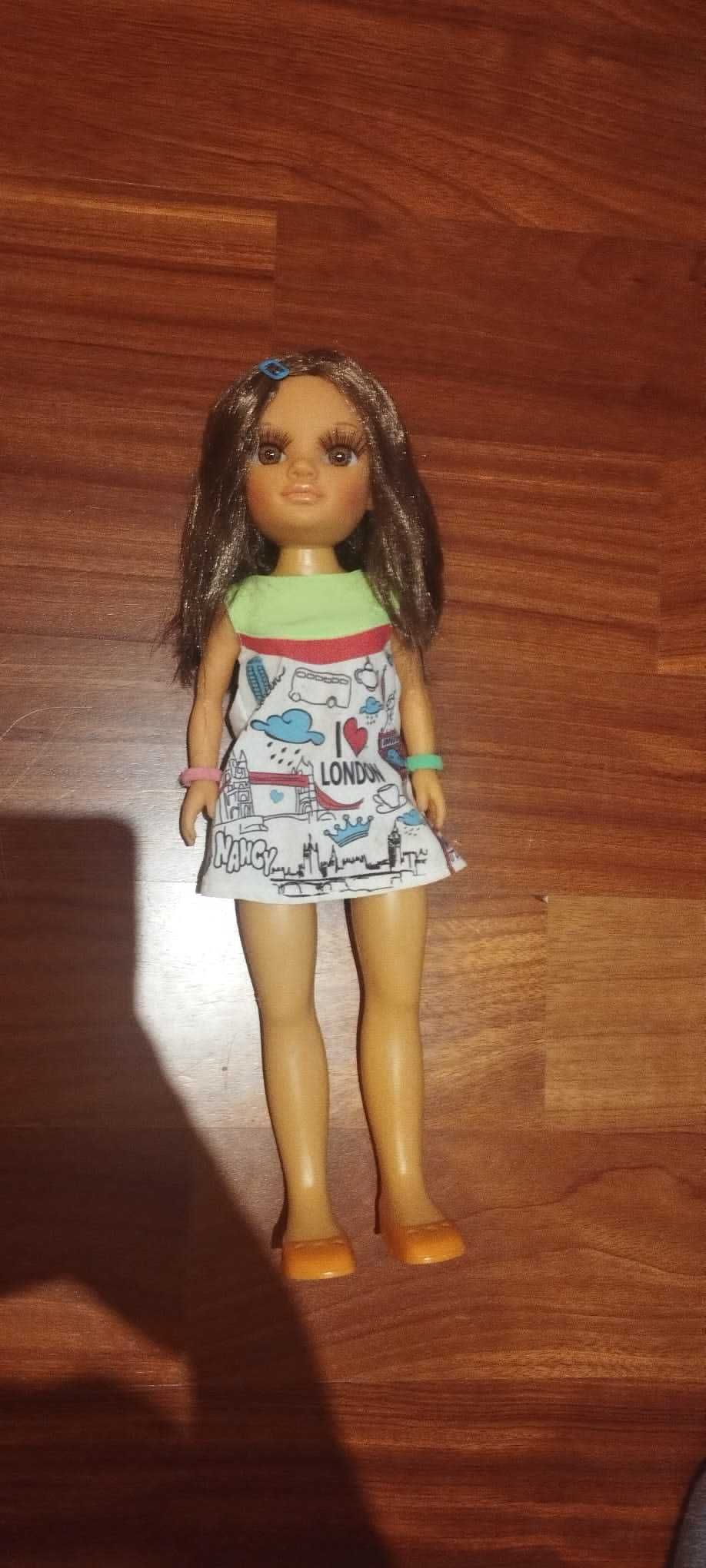 Boneca Nancy com acessórios