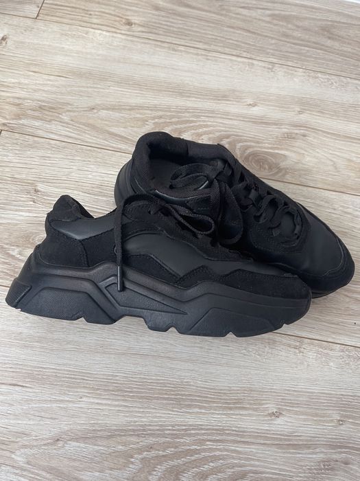 Продам кросівки HM розмір 39(25)