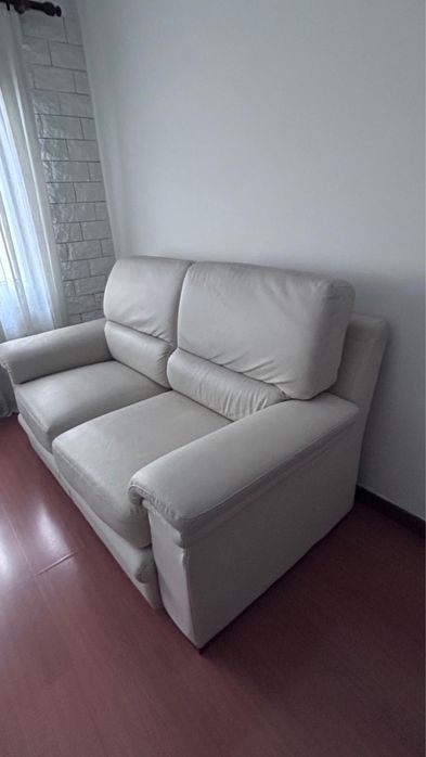 Sofás em pele como novos em bom estado!