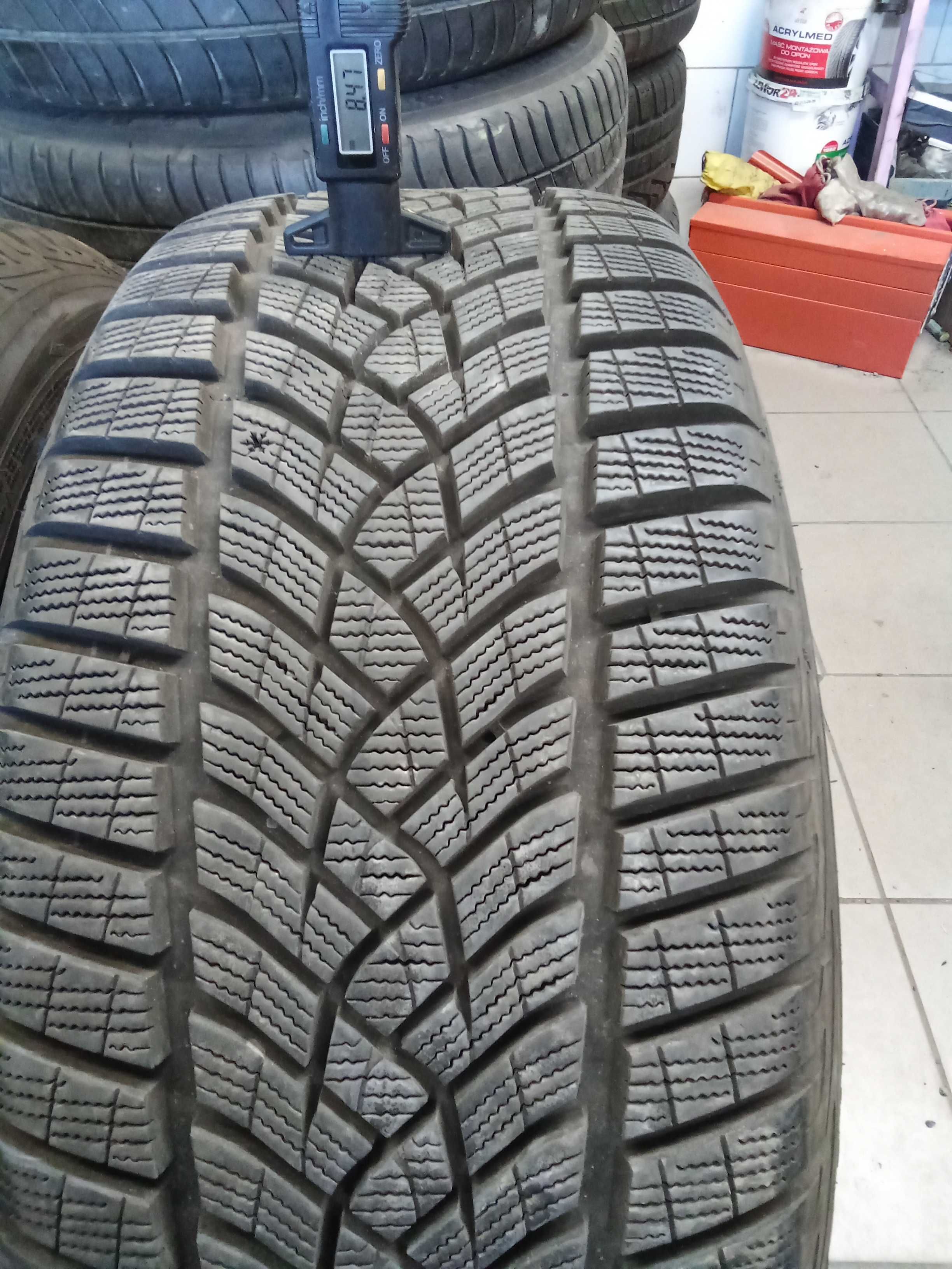 Opony zimowe 255/45 R19 Goodyear 22r.