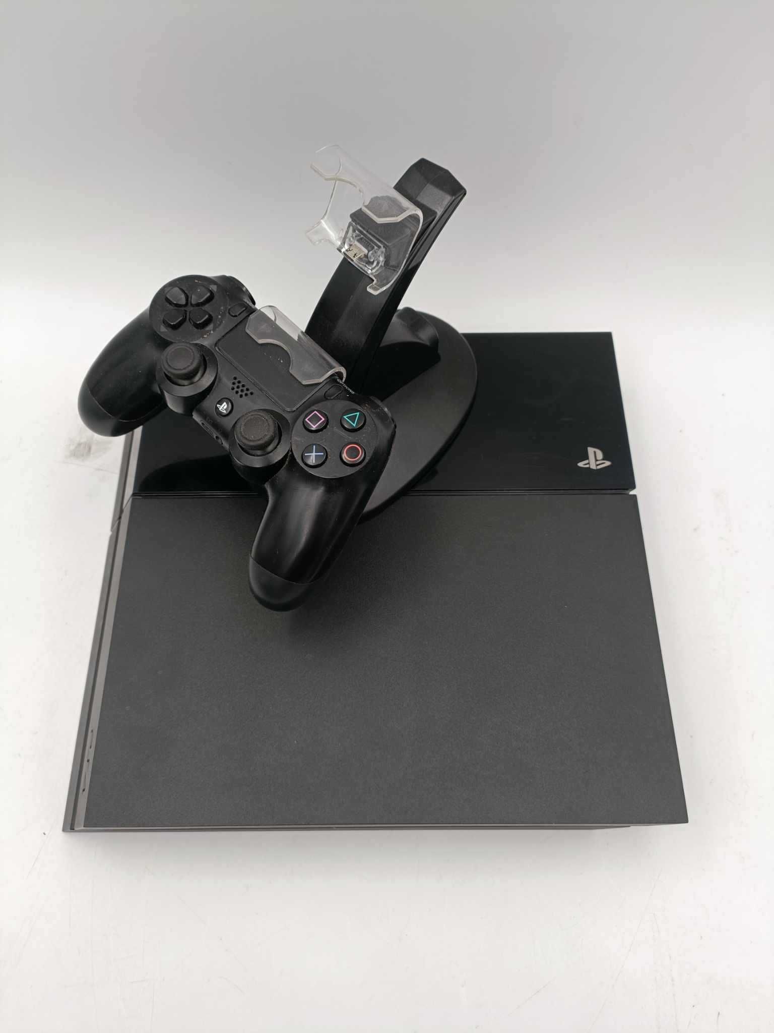 Konsola Sony PlayStation 4 CUH-1116A + Pad I ładowarka